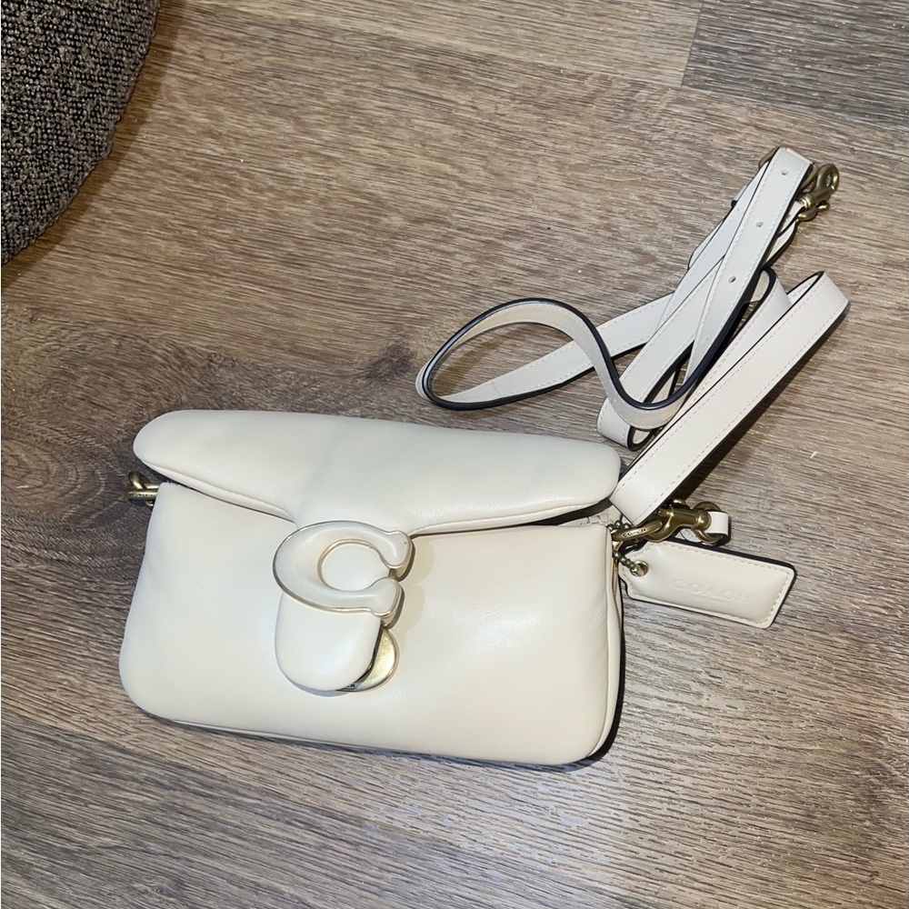 COACH
Pillow Tabby Leather Shoulder Bag